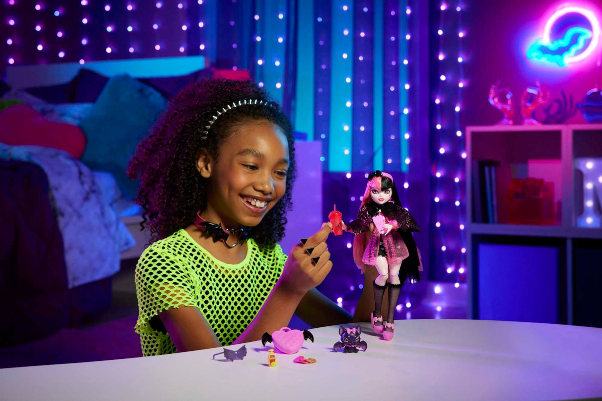 Monster High Doll with Pink & Black Hair U978462